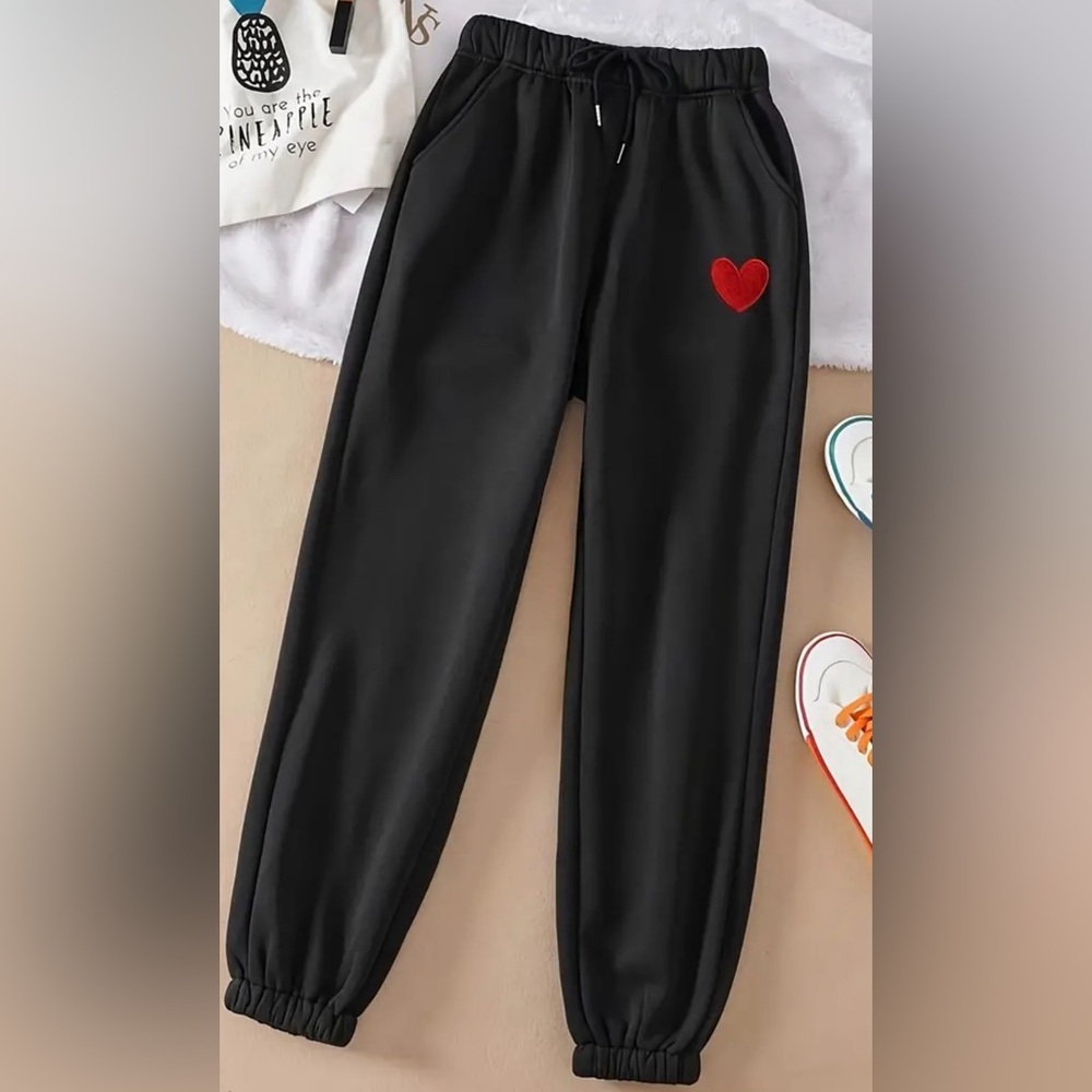 ❤️Two-Piece Cozy Black Sweatsuit with Heart Print//SzL❤️ - Picture 3 of 5